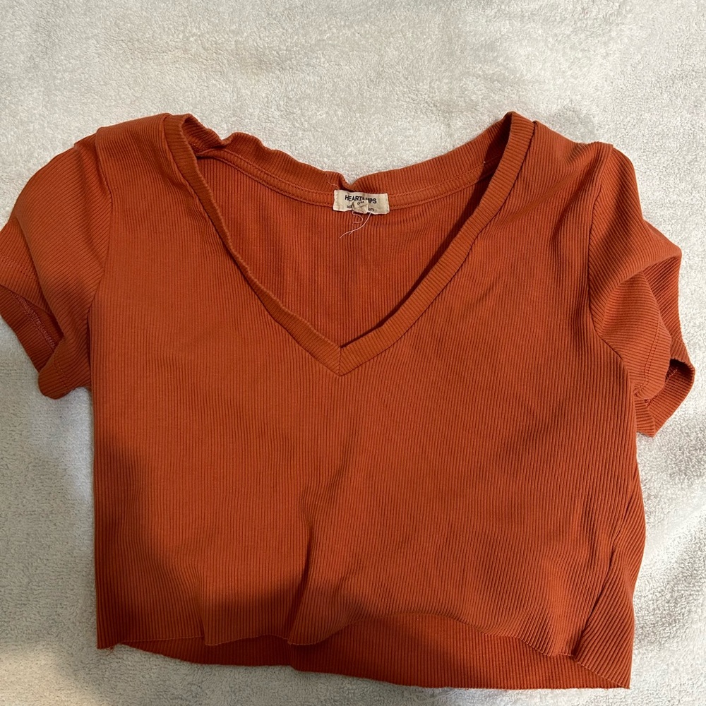 hearts and hips burnt orange tee. size M